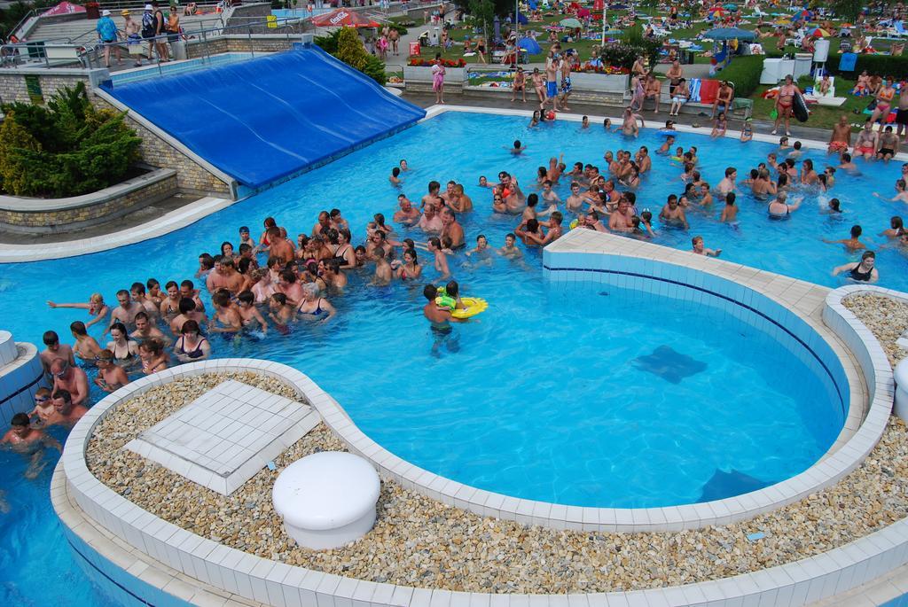 Termal Kemping Apartmanok Tiszaujvaros Bagian luar foto
