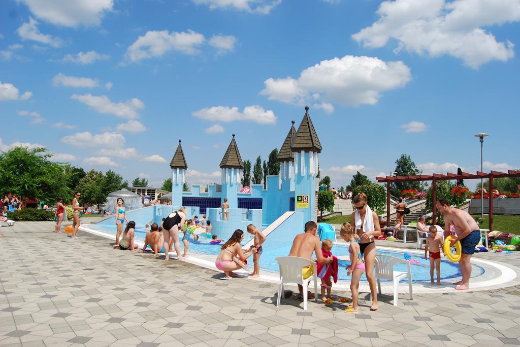 Termal Kemping Apartmanok Tiszaujvaros Bagian luar foto