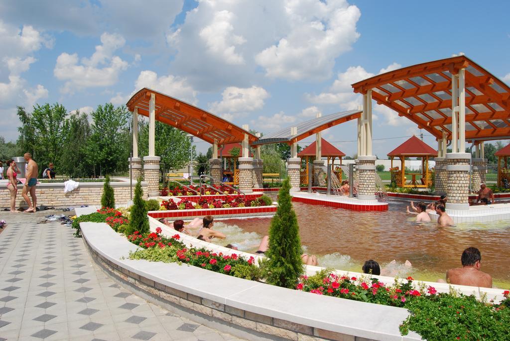 Termal Kemping Apartmanok Tiszaujvaros Bagian luar foto