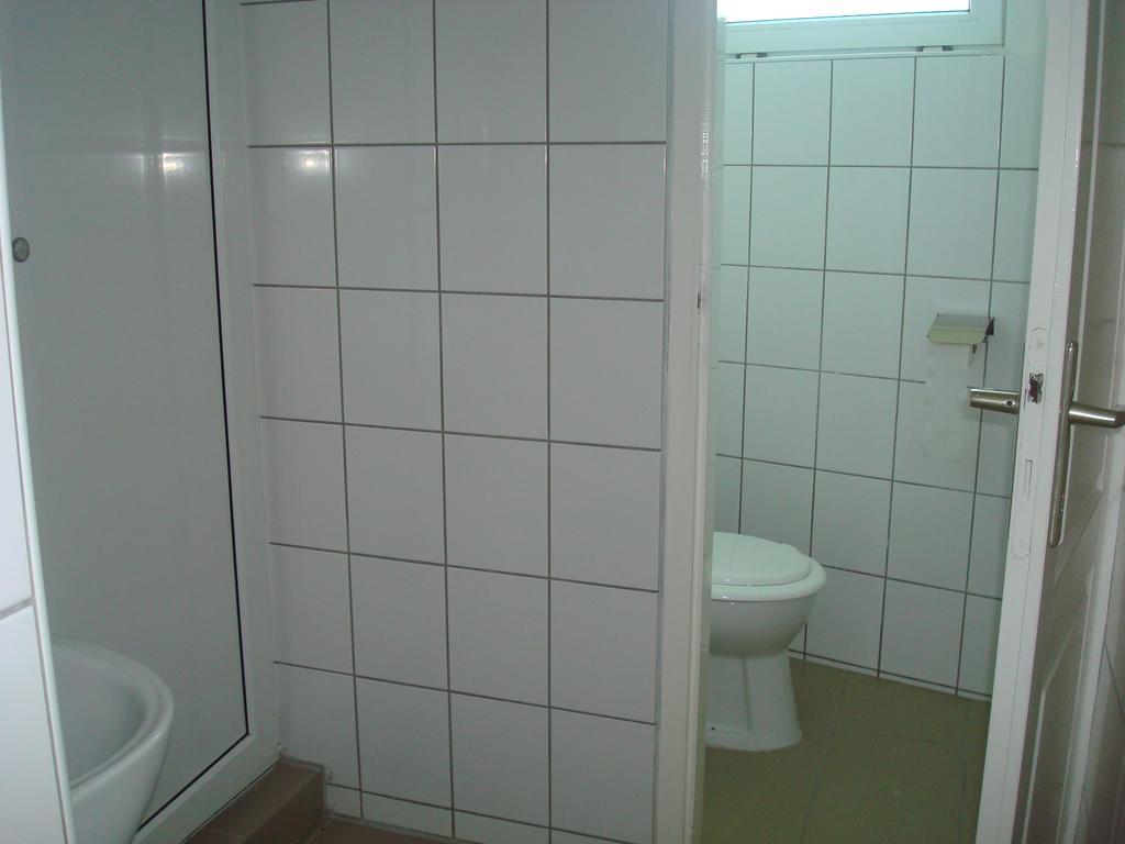 Termal Kemping Apartmanok Tiszaujvaros Ruang foto