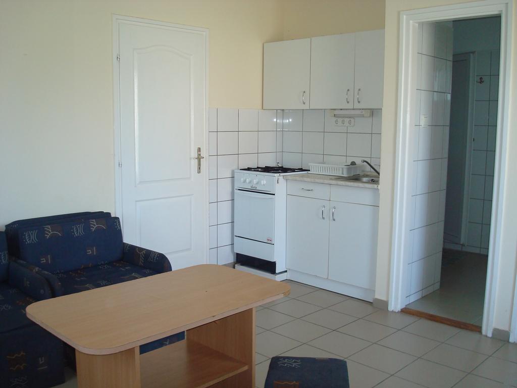 Termal Kemping Apartmanok Tiszaujvaros Ruang foto