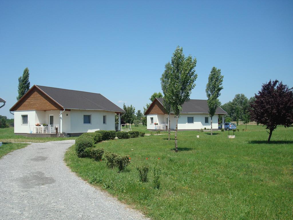 Termal Kemping Apartmanok Tiszaujvaros Bagian luar foto